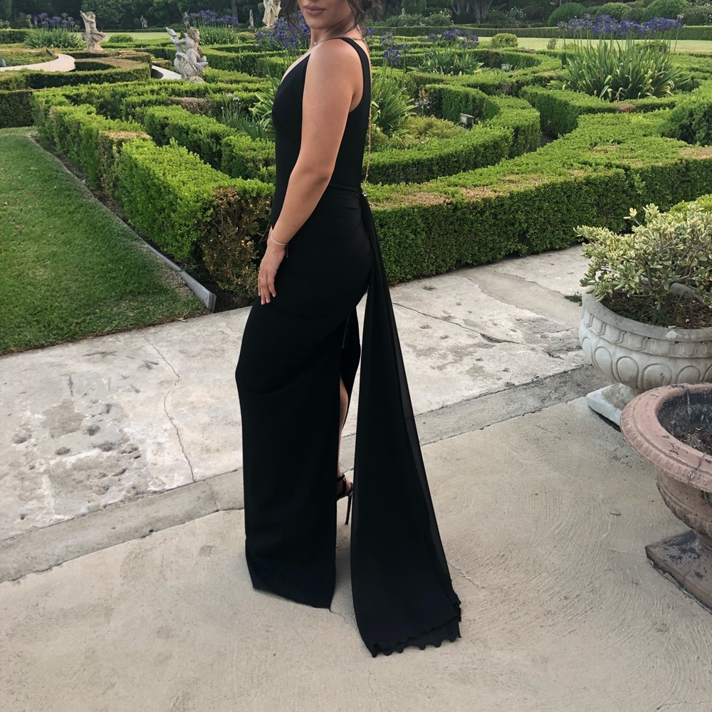 Stunning backless black long dress - Picture 3 of 7